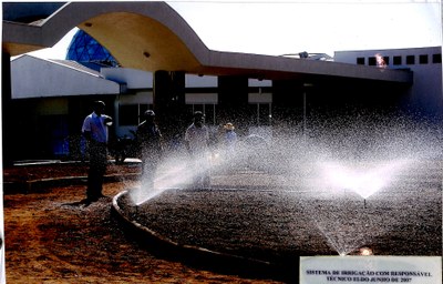 Sistema de irrigação, com o Responsável Técnico Eldo - Junho de 2007