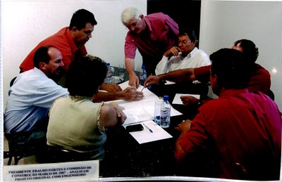 Presidente Eraldo Fortes e Comissão de Construção - Março de 2007 - Analisam projeto original com engenheiro