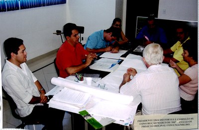 Presidente Eraldo Fortes e Comissão de Construção - Março de 2007 - Analisam projeto original com engenheiro