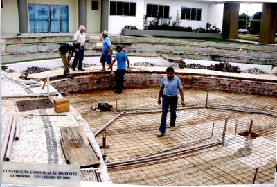Construção e instalação da fonte luminosa - Fevereiro de 2008 Construção e instalação da fonte luminosa - Fevereiro de 2008