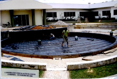 Construção e instalação da fonte luminosa - Fevereiro de 2008