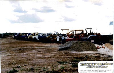 1986 - Implantação da Secretaria de Obras, primeiras máquinas e equipamentos