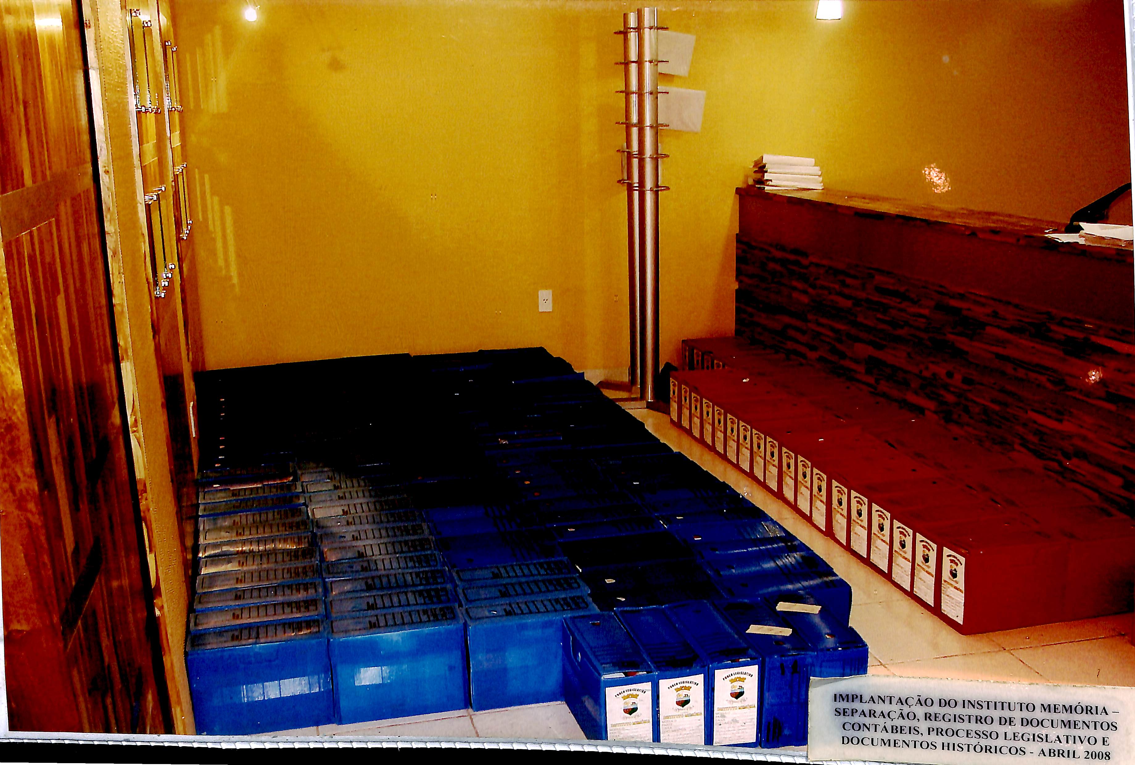 Implantação do Insituto Memória - Separação, registro de documentos contábeis, processo legislativo e documentos históricos - Abril de 2008