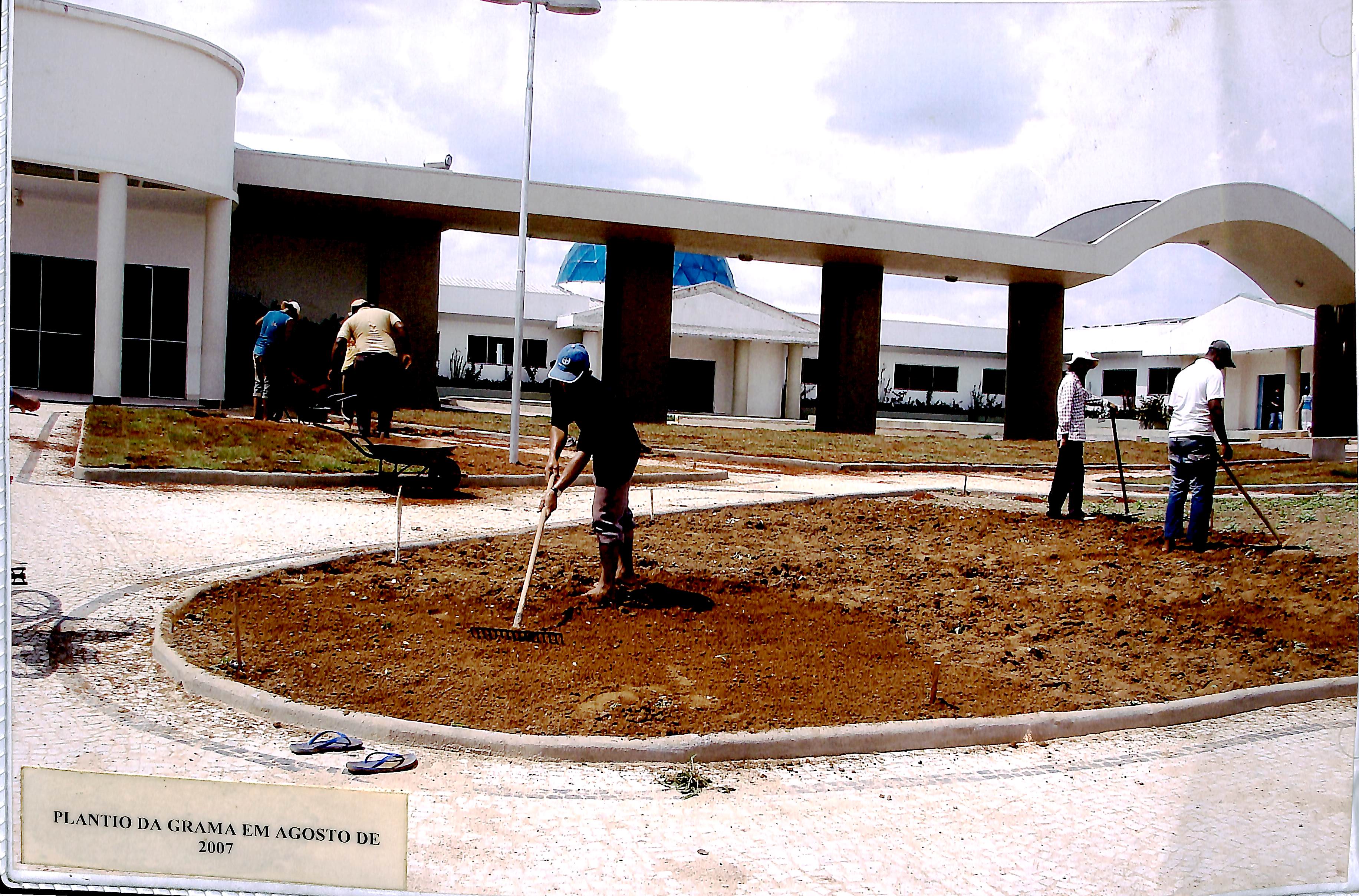 Plantio da grama em Agosto de 2007