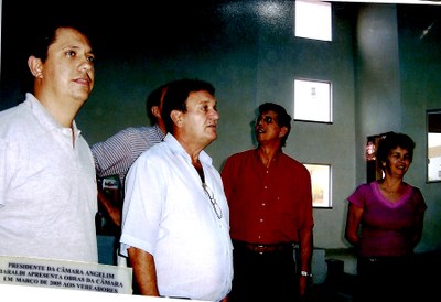 Presidente da Câmara Angelim Baraldi apresenta as obras da Câmara em Março de 2005 aos vereadores