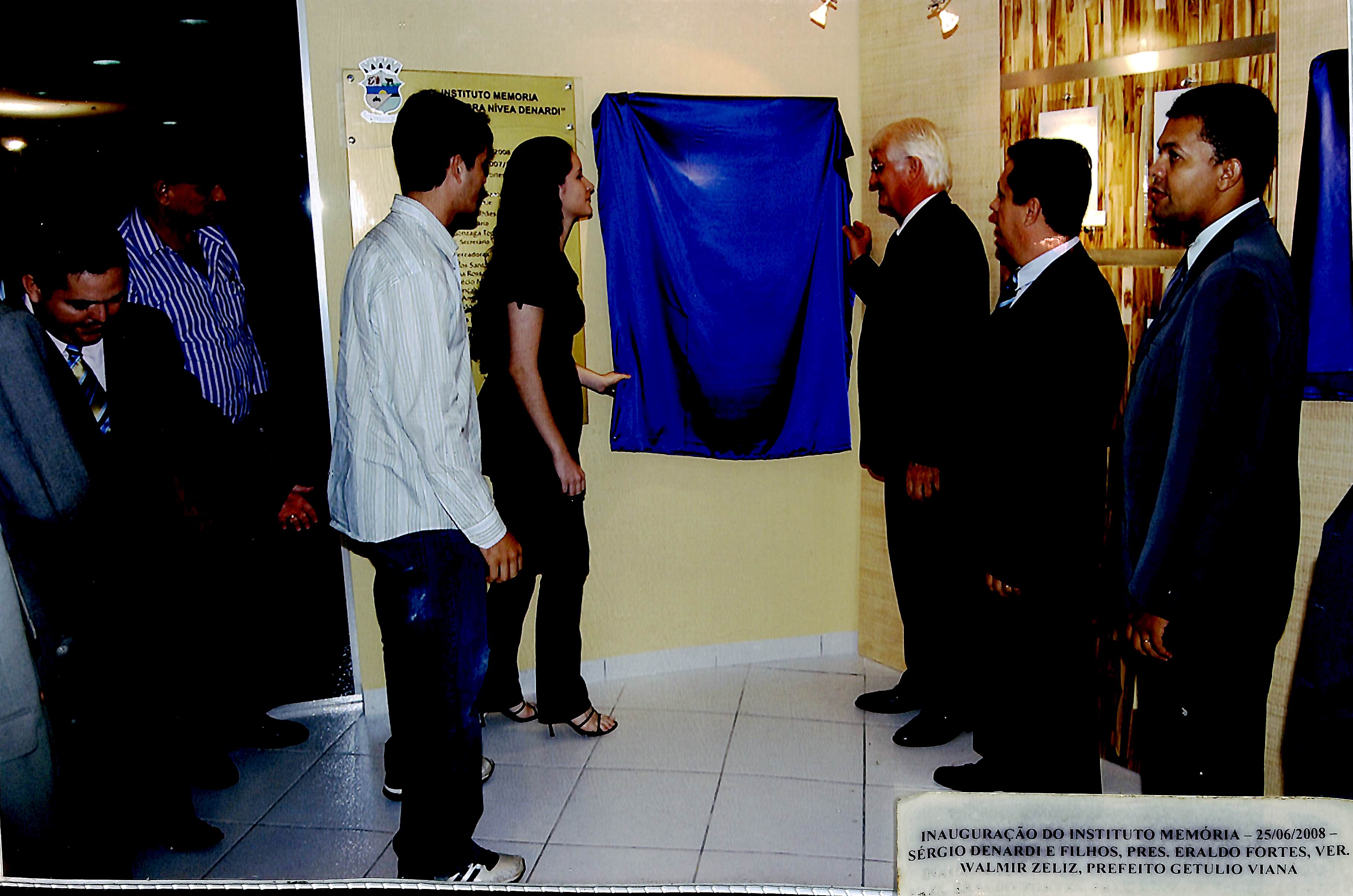 Inauguração do Instituto Memória - 25/06/2008 - Sérgio Denardi e filhos, Presidente Eraldo Fortes, Vereador Walmir Zeliz, Prefeito Getúlio Viana