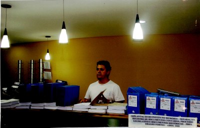 Implantação do Instituto Memória - Separação, registro de documentos contábeis, processo legislativo e documentos históricos - Pres. Eraldo Fortes - Abril de 2008
