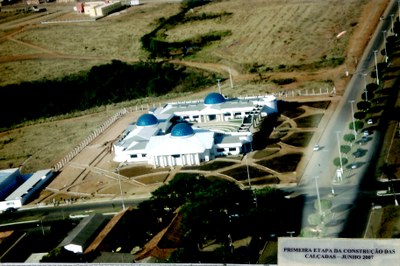 Primeira etapa da construção das calçadas - Junho de 2007