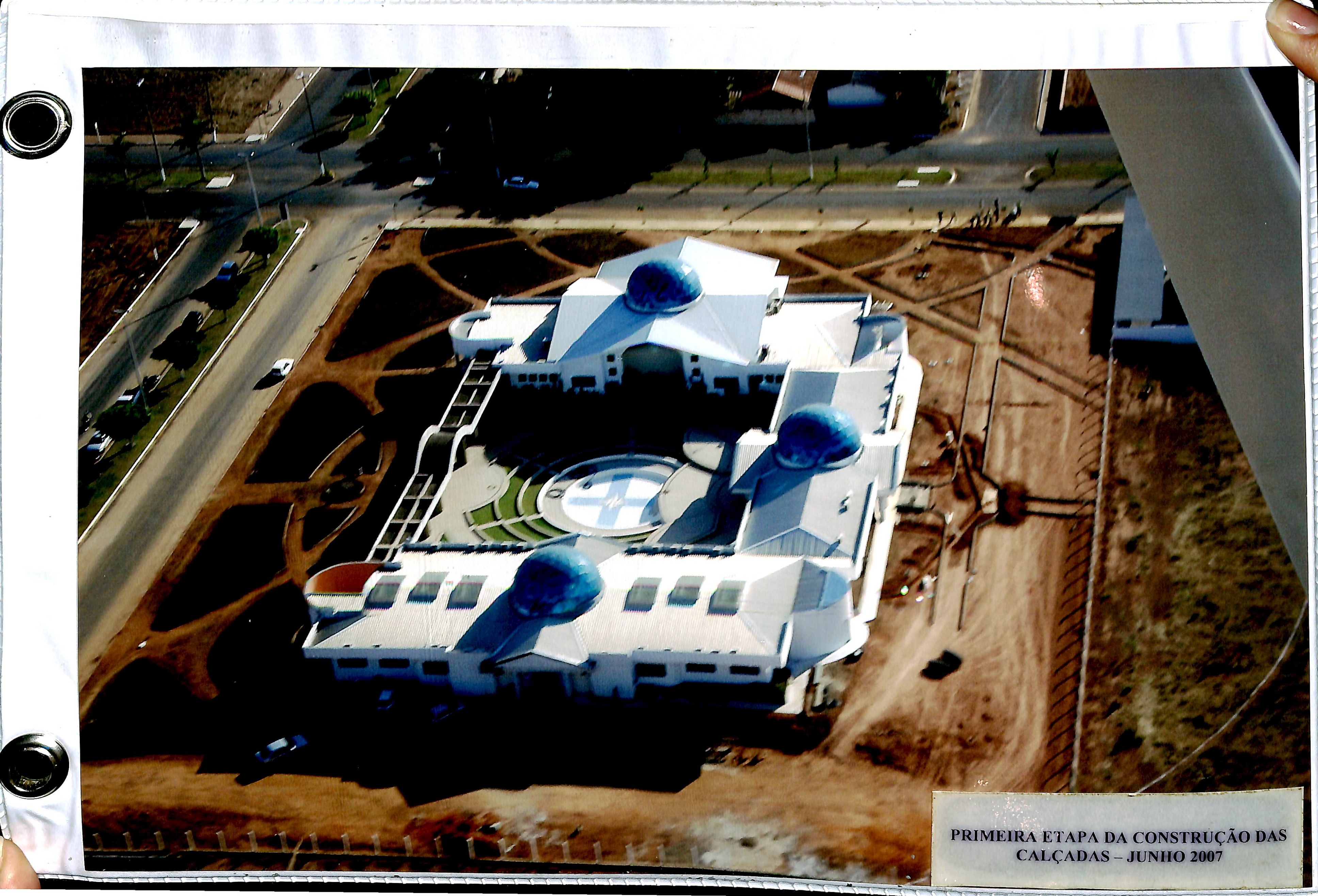 Primeira etapa da construção das calçadas - Junho de 2007