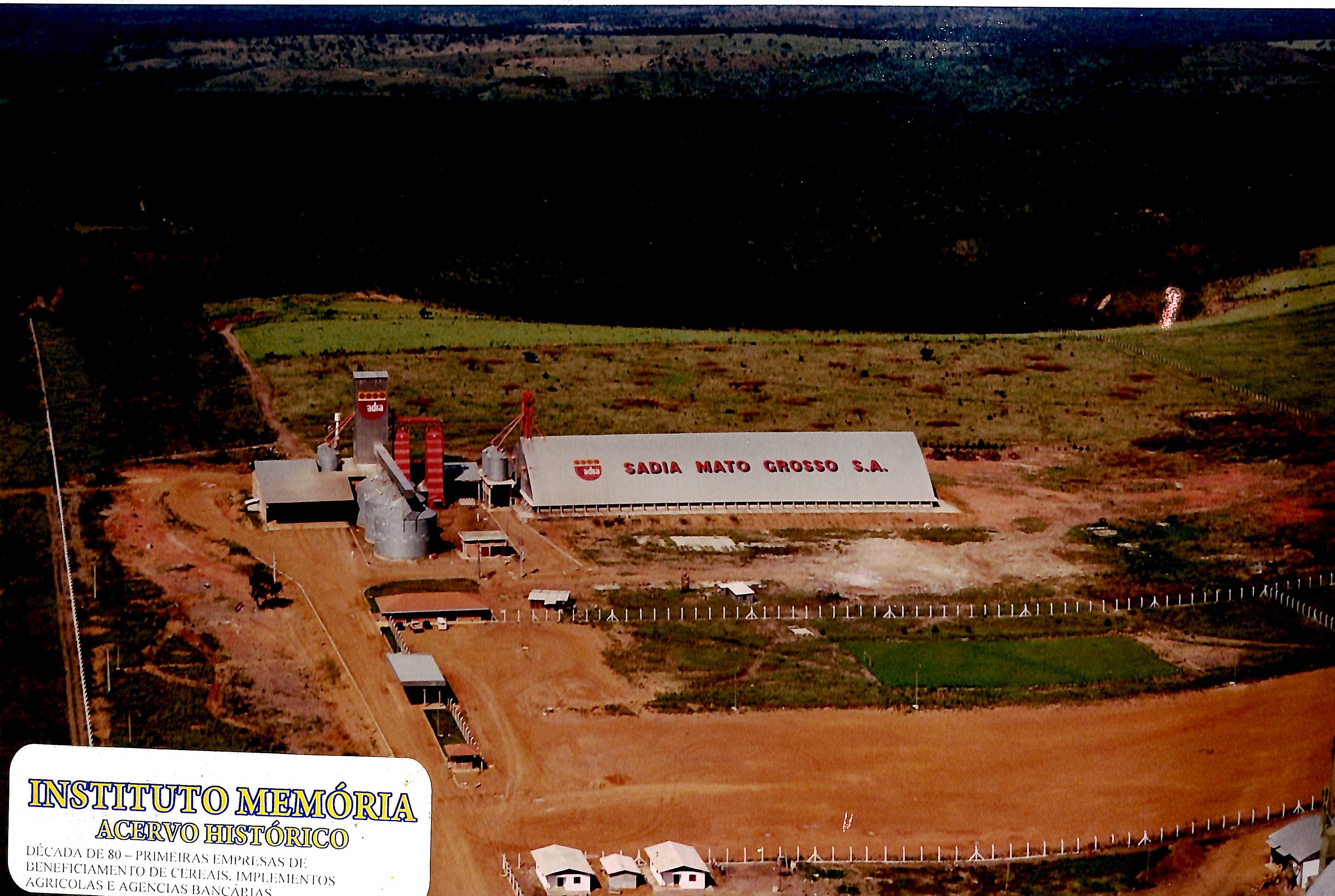 Década de 80 - Primeiras empresas de beneficiamento de cereais, implementos agrícolas e agências bancárias
