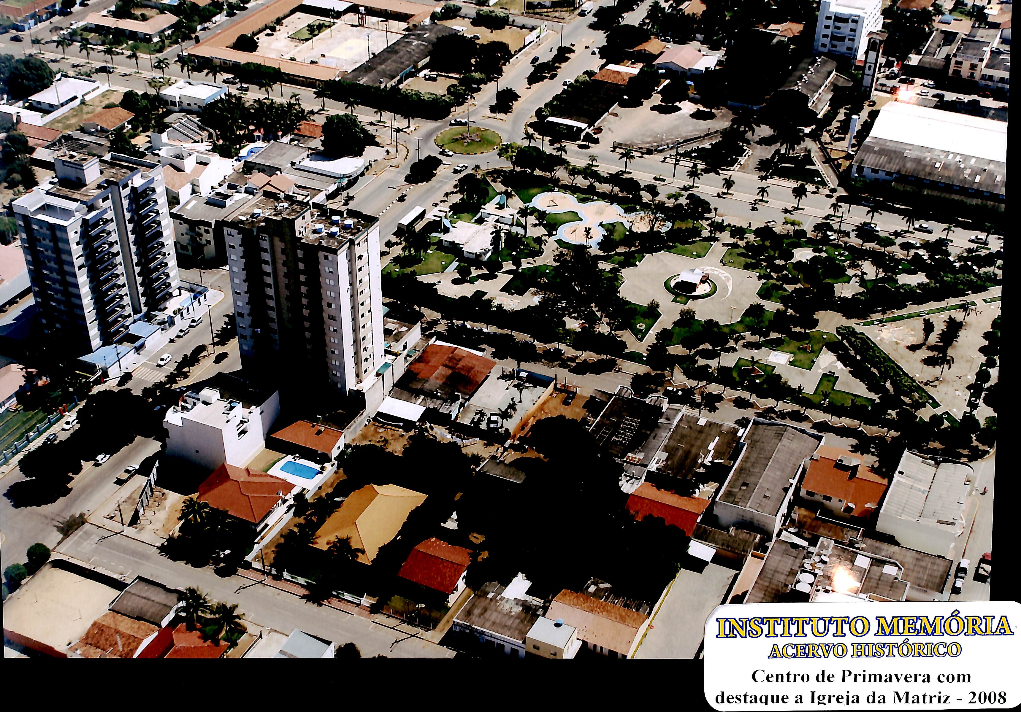 Centro de Primavera do Leste com destaque à Igreja Matriz - 2008