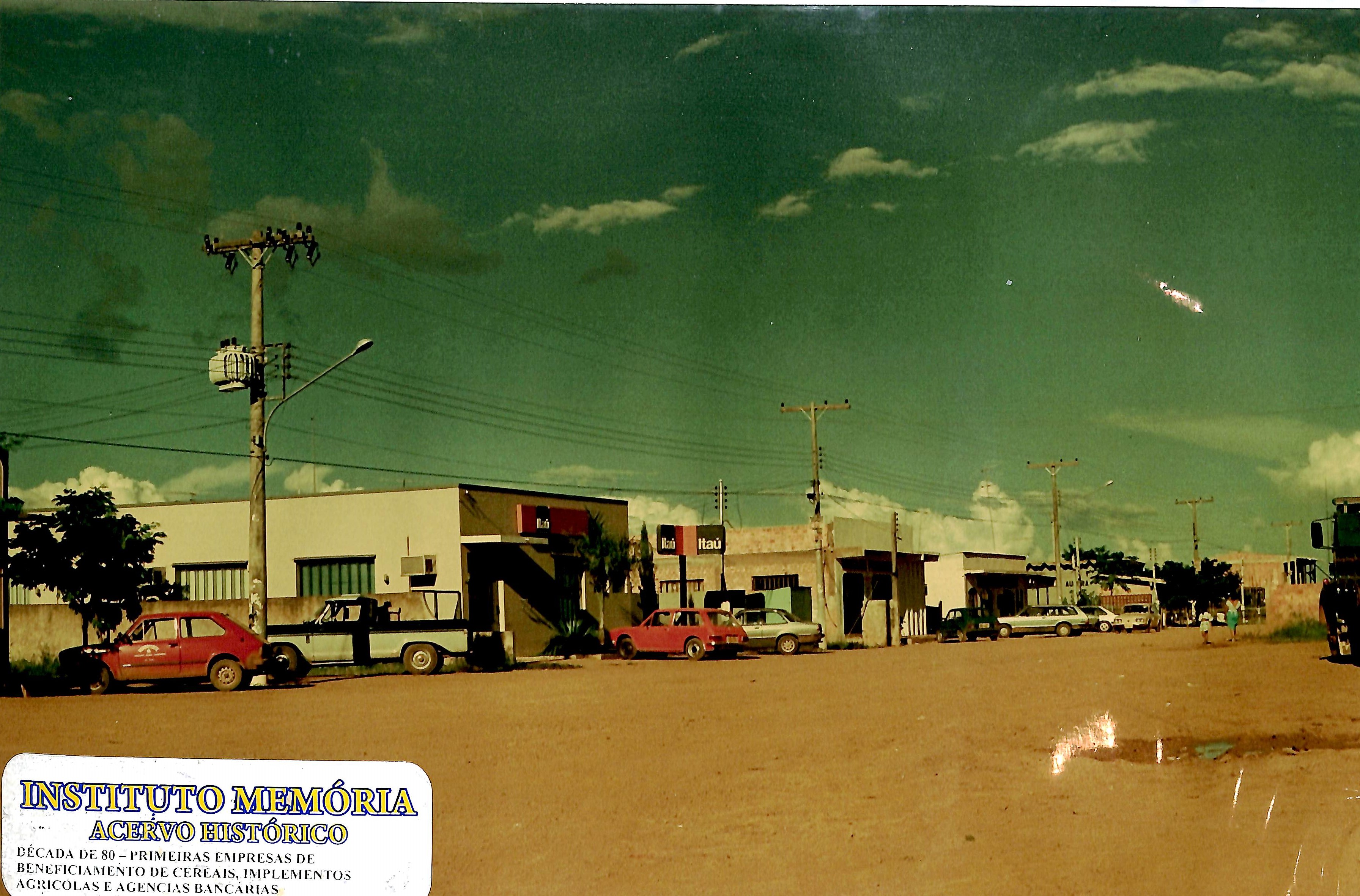 Década de 80 - Primeiras empresas de beneficiamento de cereais, implementos agrícolas e agências bancárias